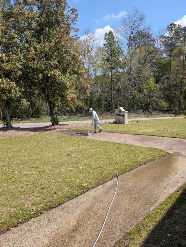 Driveway and Sidewalk Cleaning