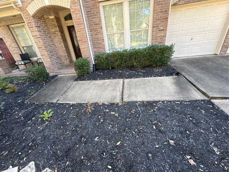 "Revitalize Your Curb Appeal: Power Pressure Wash Transforms Sienna Driveways in Missouri City"
