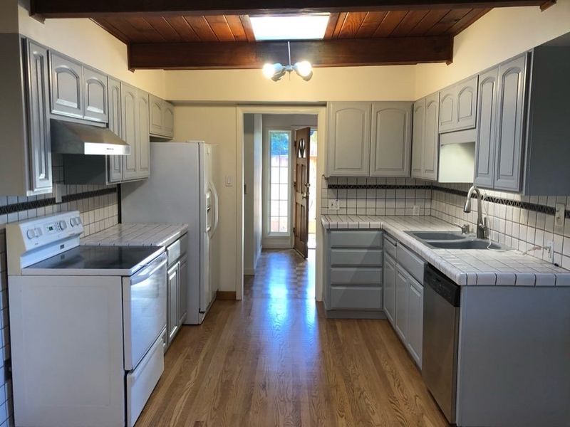 Kitchen & Bathroom Cabinet Refinishing gallery