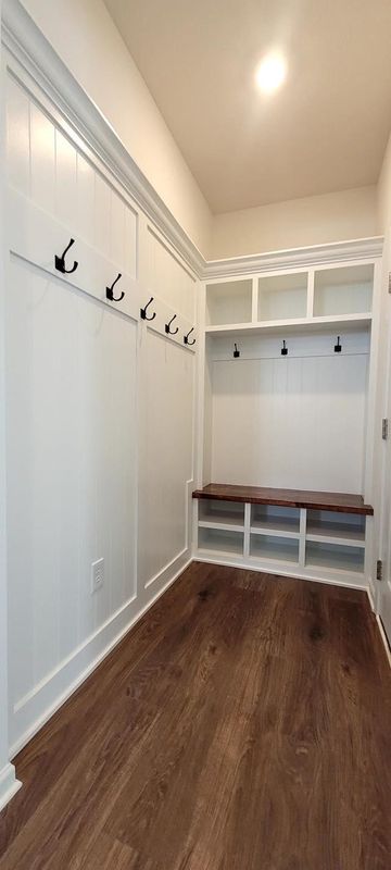 Laundry Rooms & Closets