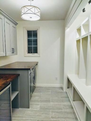 Laundry Rooms & Closets