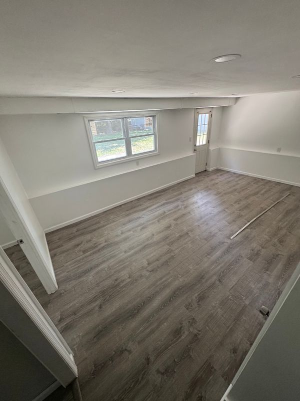 Vinyl and hardwood Flooring