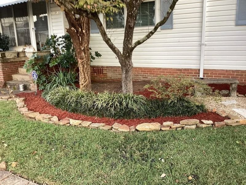 Mulch / Pine Straw installation