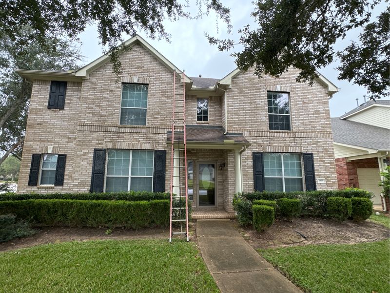 Revitalizing Missouri City: Transformative Gutter and Surface Cleaning at Plantation Trails