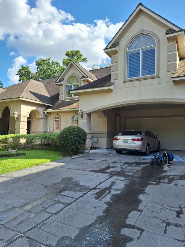 Driveway and Sidewalk Cleaning
