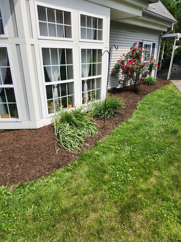 Muclhing & Weeding