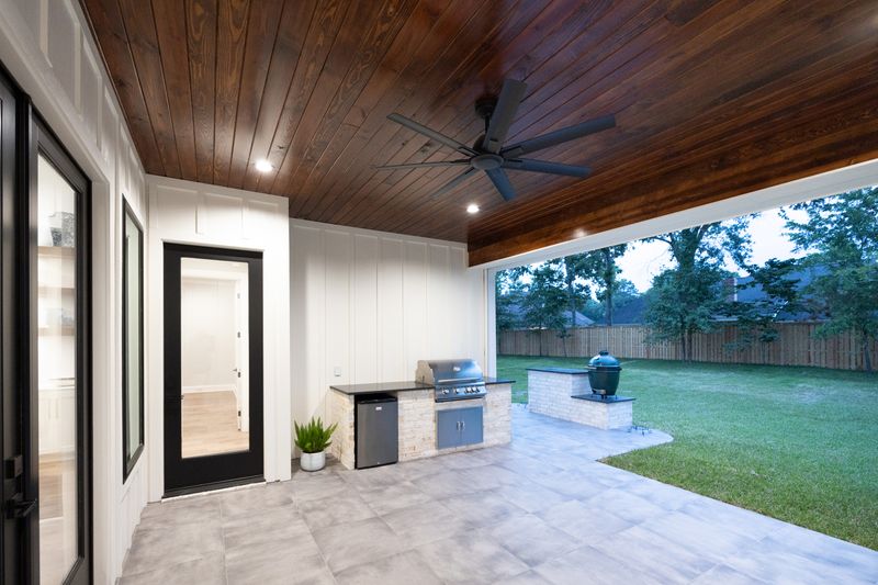 Outdoor Kitchen