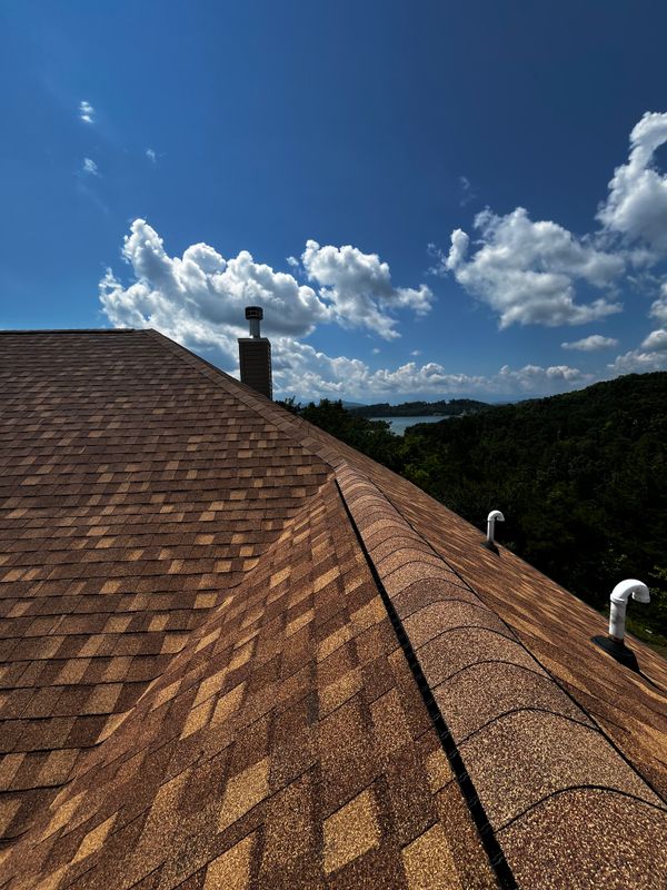 Dandridge Dazzle: Rock Star Roofing's Premier Roof Installation Project in Tennessee