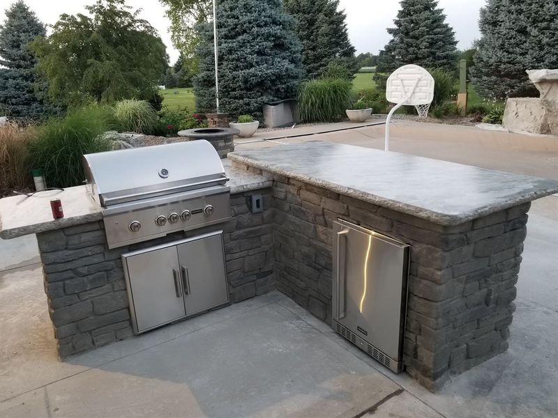 Outdoor Kitchens & Countertops