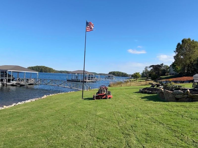 Full Service Lawn Maintenance