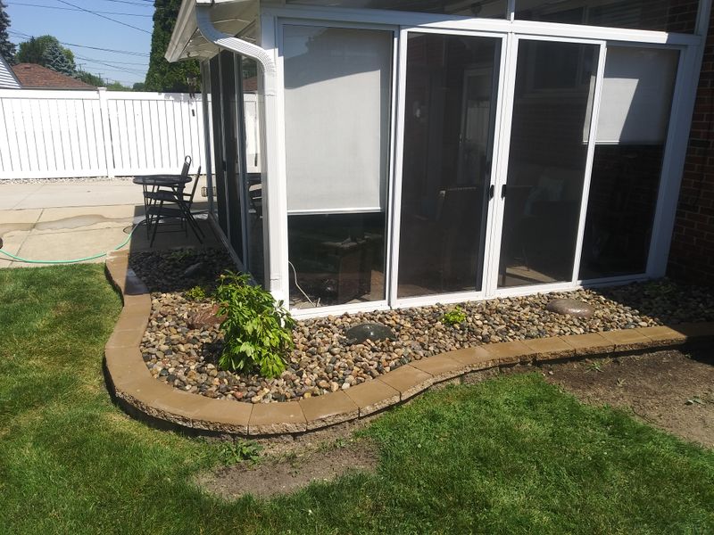 Retaining Wall & Paver Pilar Design & Construction