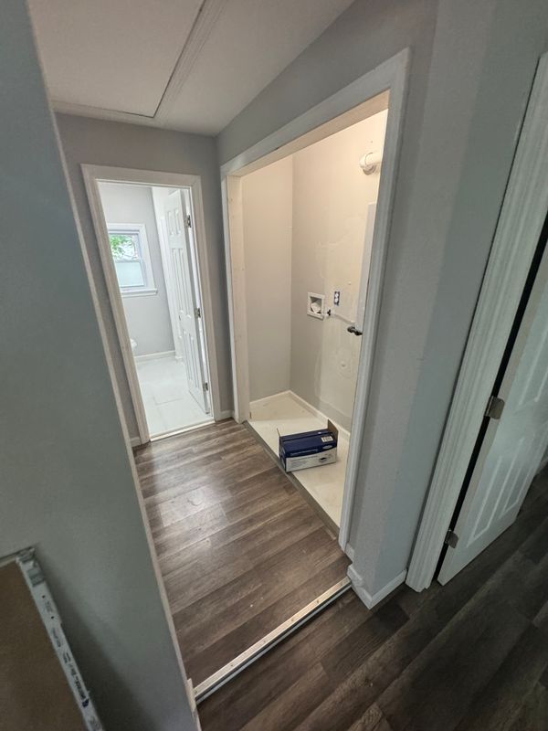 Vinyl and hardwood Flooring