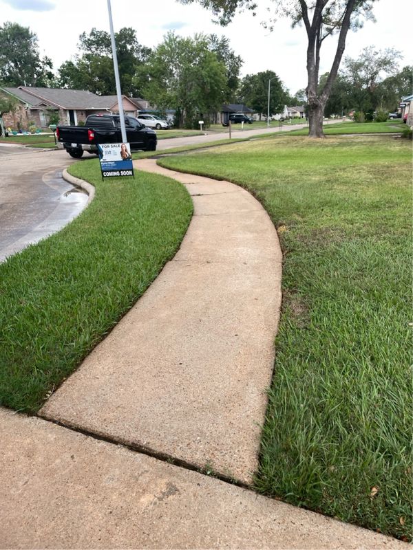 Houston's Sparkling Driveways: Premier Surface Cleaning for Homes