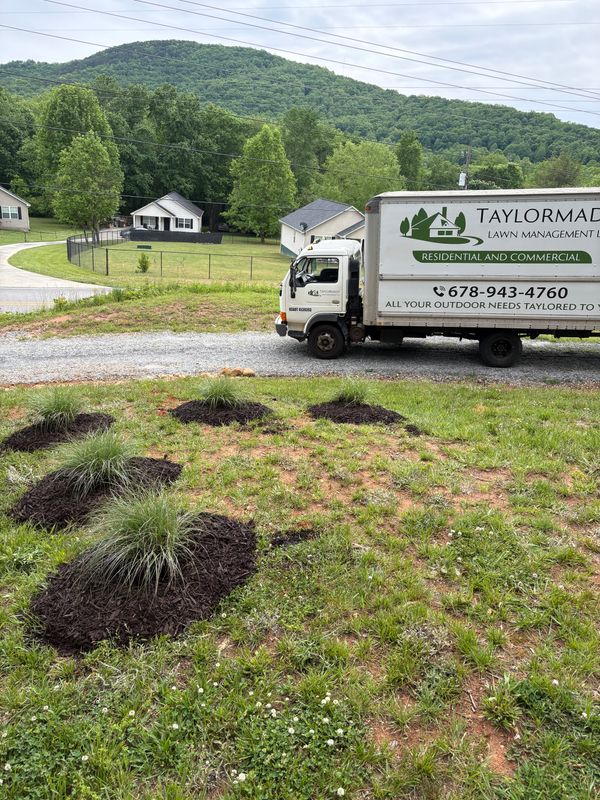 Mulch and Pinestraw Installation