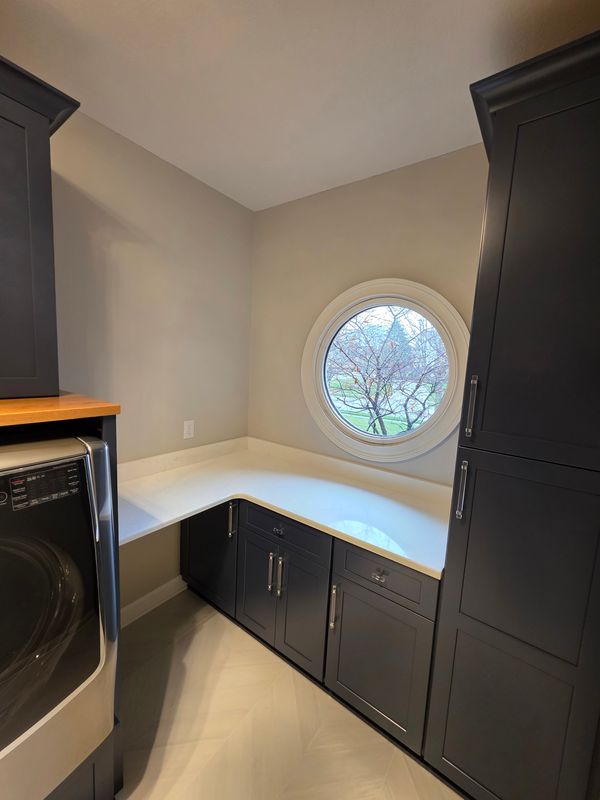 Laundry Rooms & Closets