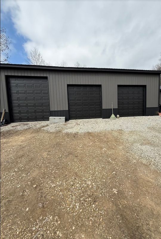 3 Garage Doors Installed on a New Pole Barn Home in Chillicothe
