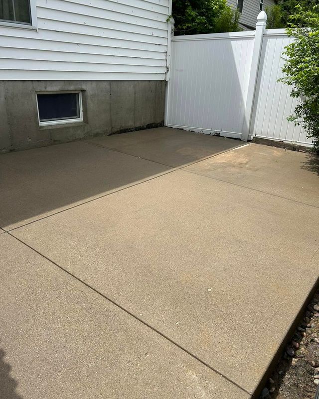 Driveway and Sidewalk Cleaning