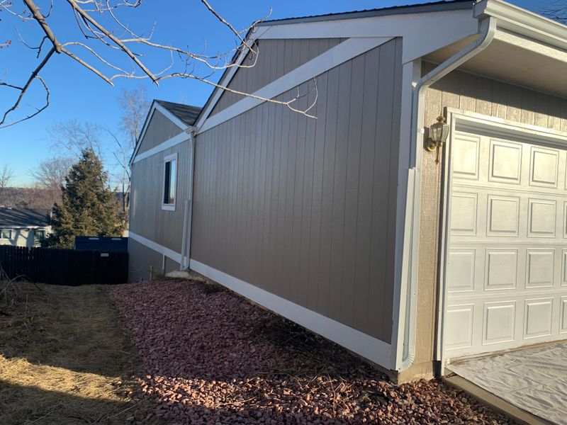 Siding Repairs & Repaint