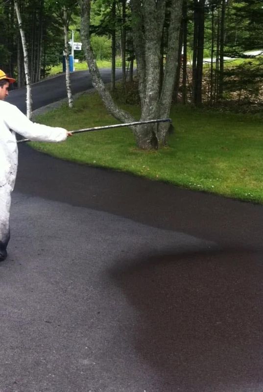Residential Asphalt Driveway Sealing