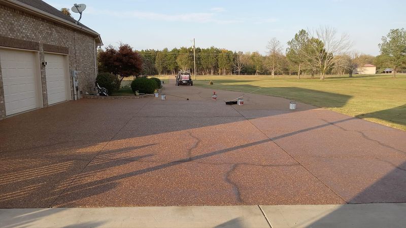 DRIVEWAY SEALING gallery