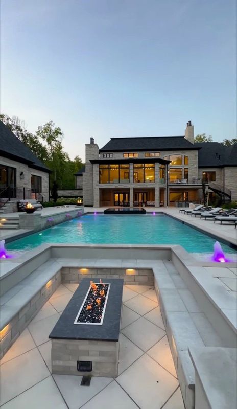 Transforming Houston Living: Luxurious Outdoor Oasis by Luxurious Construction LLC