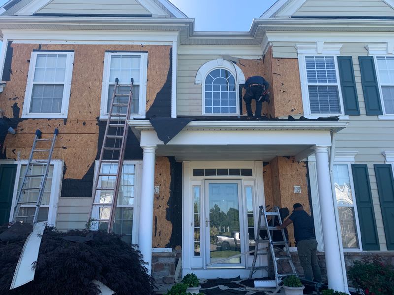 Laxs dr - windows, siding 