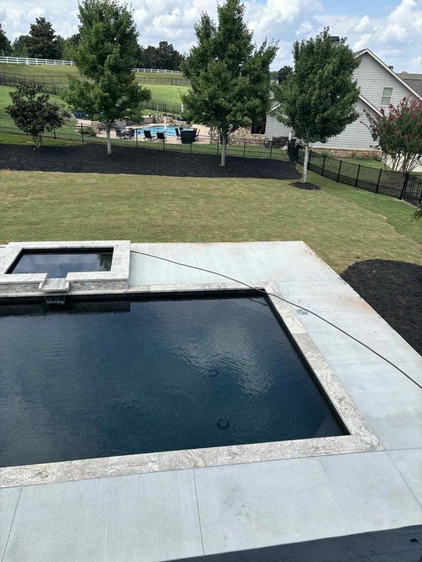 🌿 Residential Lawn Care Services