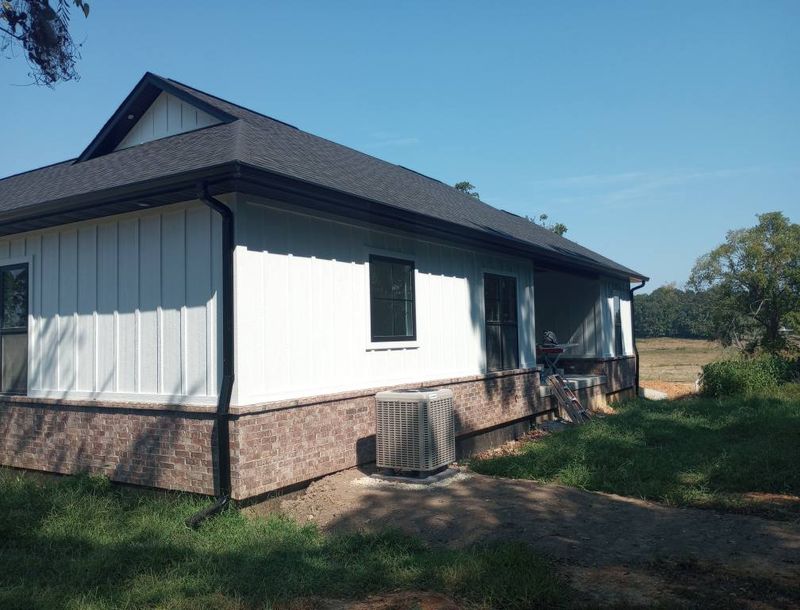 Country Charm Redefined: Eggert Construction's Modern Farmhouse Transformation