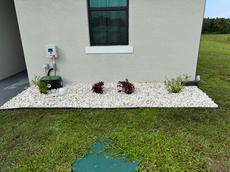 Mulch and rocks installation