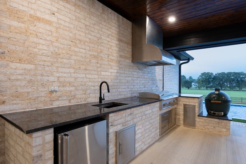 Outdoor Kitchen