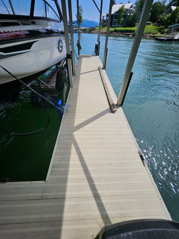 Driveway and Sidewalk Cleaning