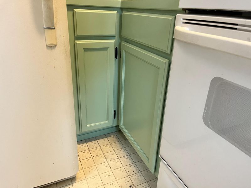Kitchen and Cabinet Refinishing gallery