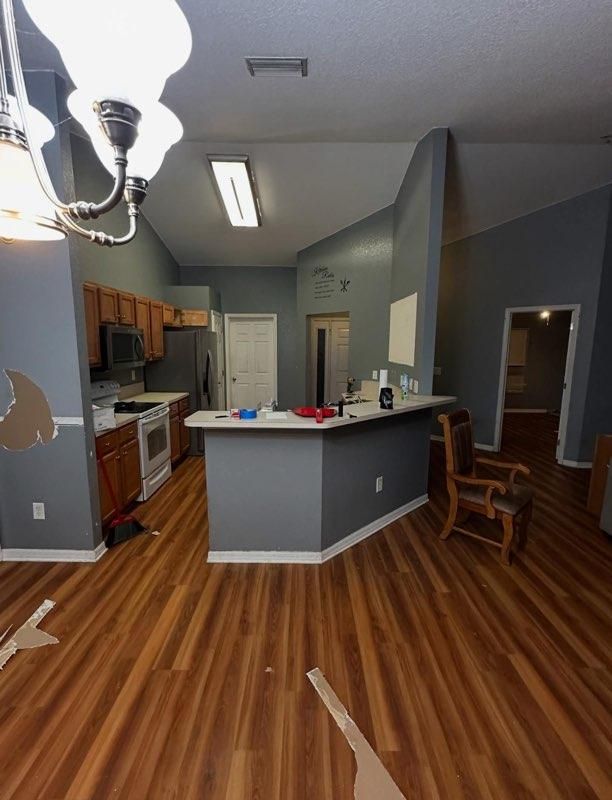 Modern Elegance: Transformative Kitchen Remodel in Fort Myers by Start 2 Finish LLC