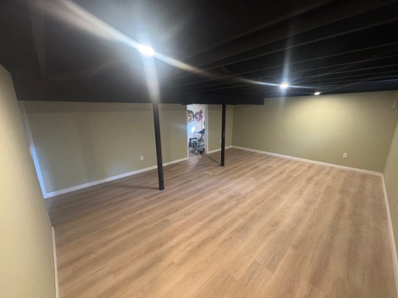 Vinyl and hardwood Flooring