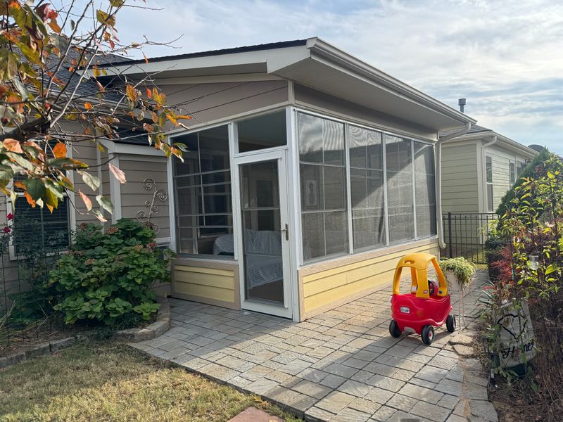 3 Season rooms Eze Breeze