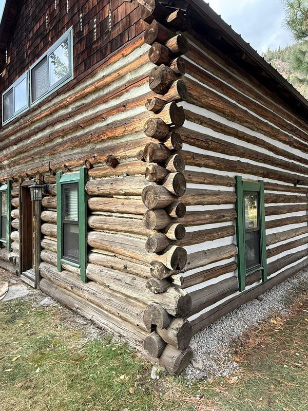 Log Home Chinking in Montana