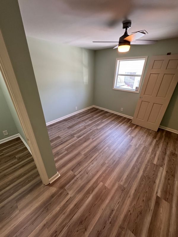 Vinyl and hardwood Flooring