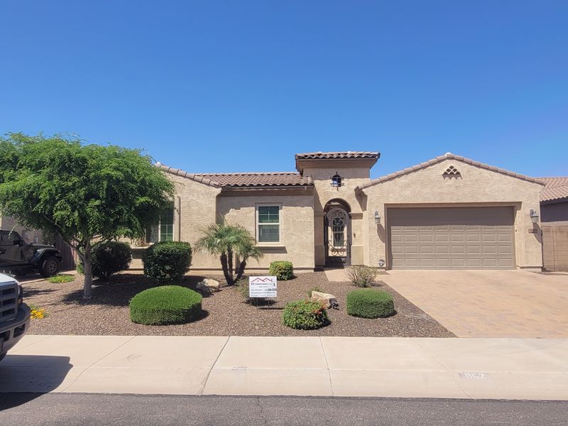 Desert Oasis: Stunning Exterior Transformation