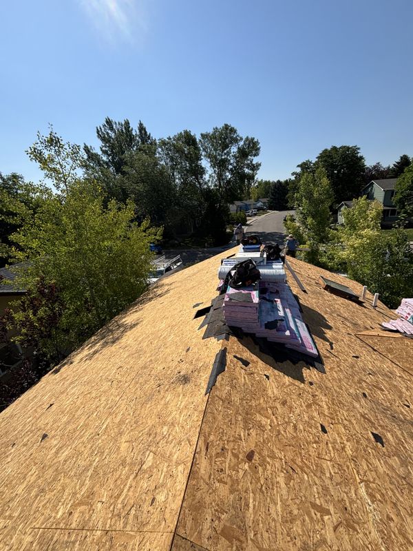 Revitalizing Loveland: Divine Roofing LLC’s Masterful Roof Restoration