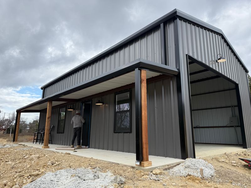 Metal Buildings/Barndominiums