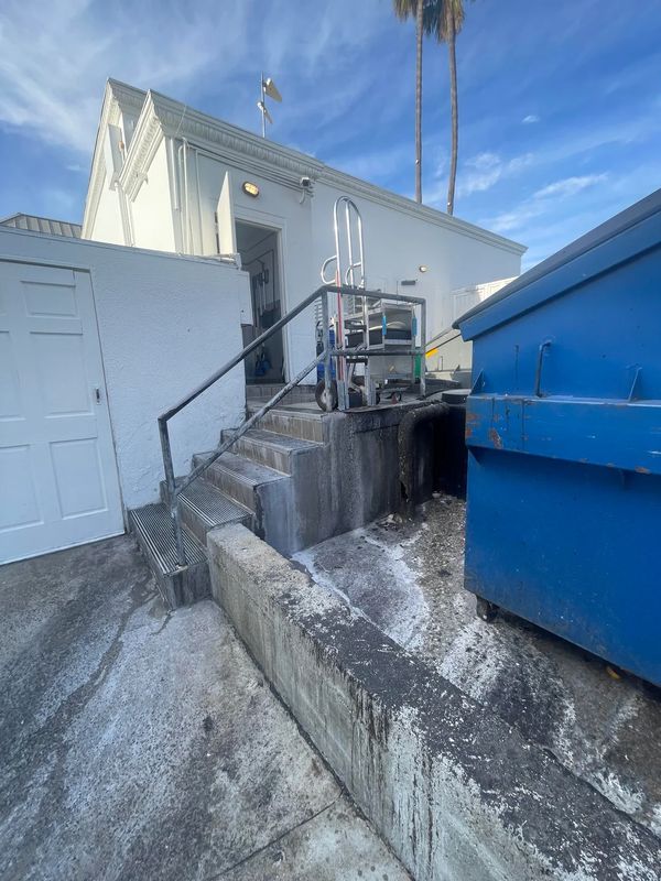 Commercial Pressure Washing