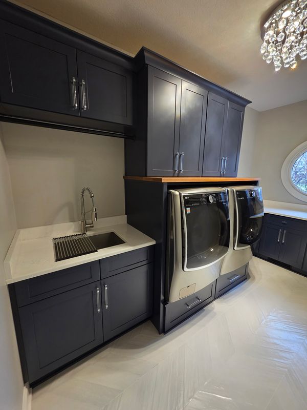 Laundry Rooms & Closets