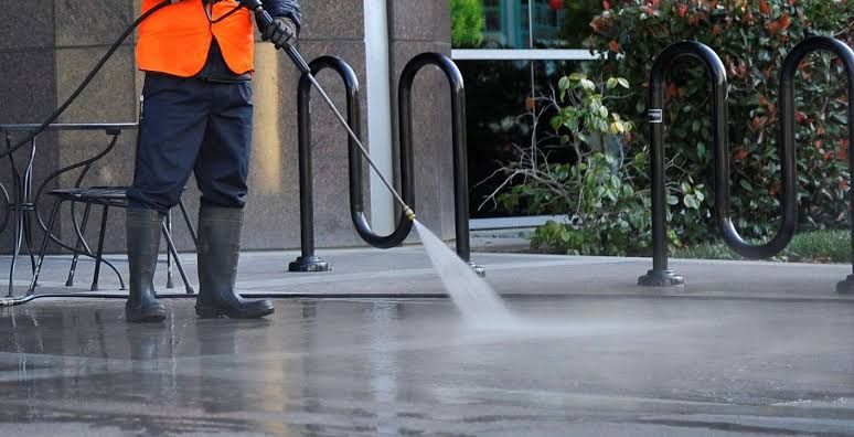 Commercial Pressure Washing