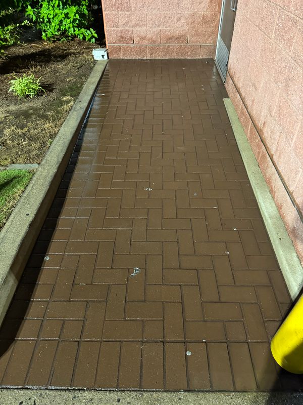 Driveway and Sidewalk Cleaning