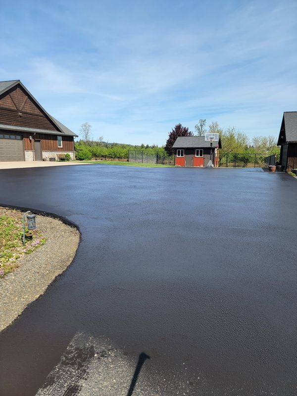 Transformative Asphalt Paving for a Pristine Driveway