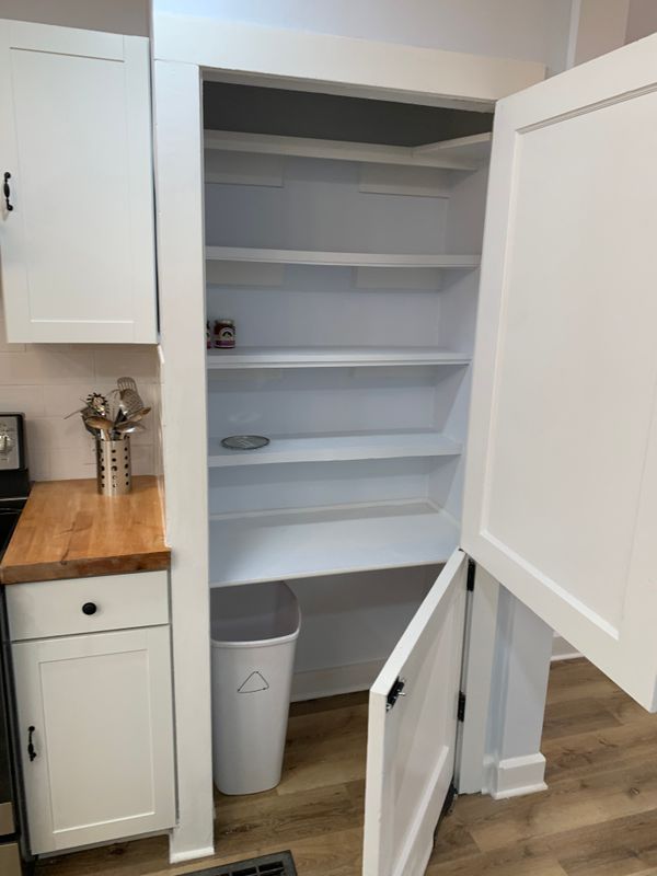 Ensuite Walk-in Closet 