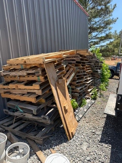 Effortless Outdoor Cleanup: Pallet and Debris Removal