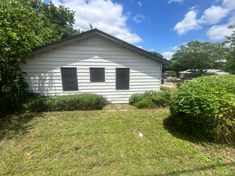Shrubbery trimming and removal
