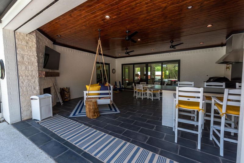 Outdoor Kitchen