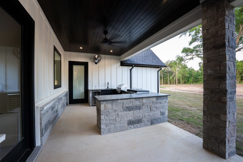 Outdoor Kitchen